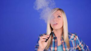 La vapeur d'une cigarette électronique