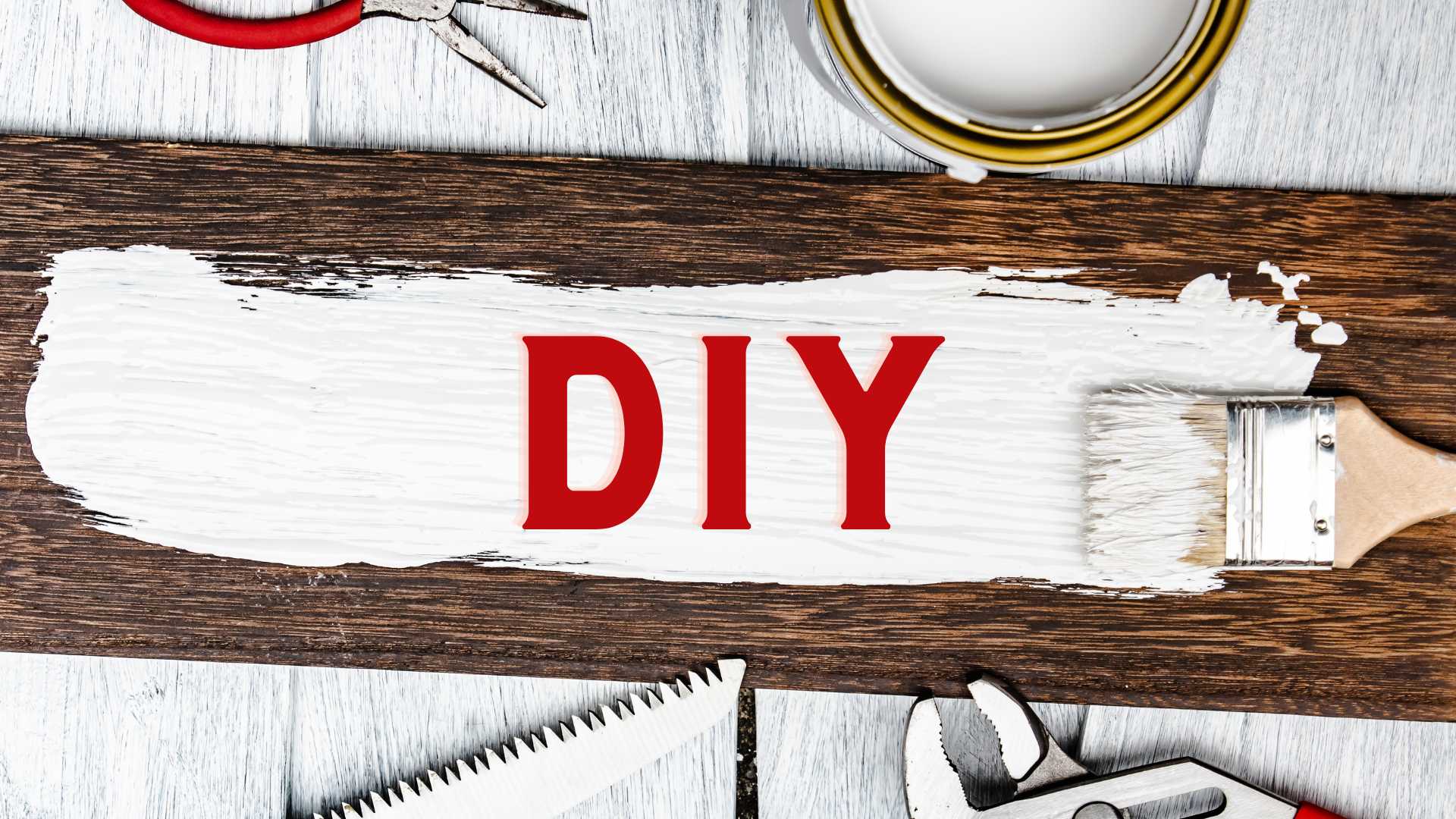 "DIY" écrit sur une planche en bois
