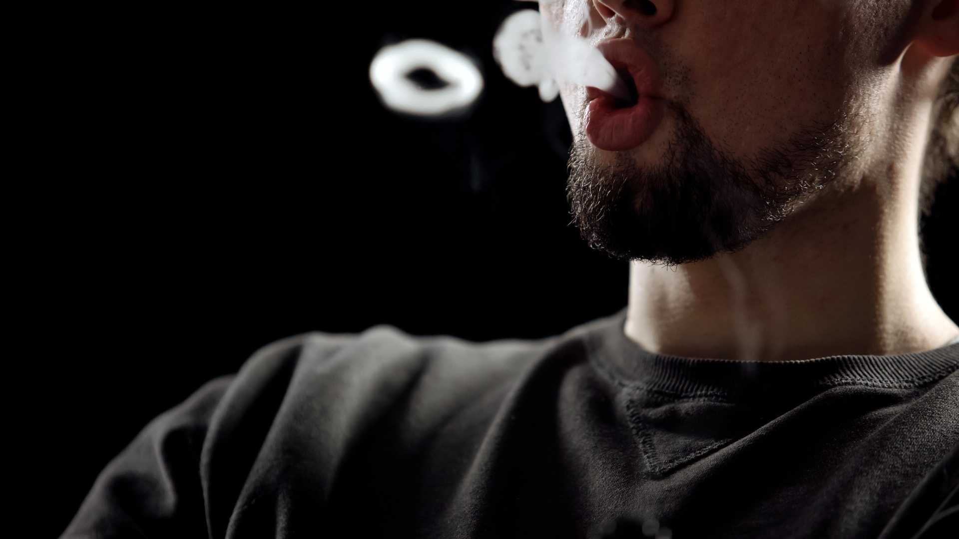 Homme qui fume