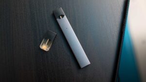 e-cigarette juul avec ses pods