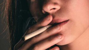 Femme qui fume