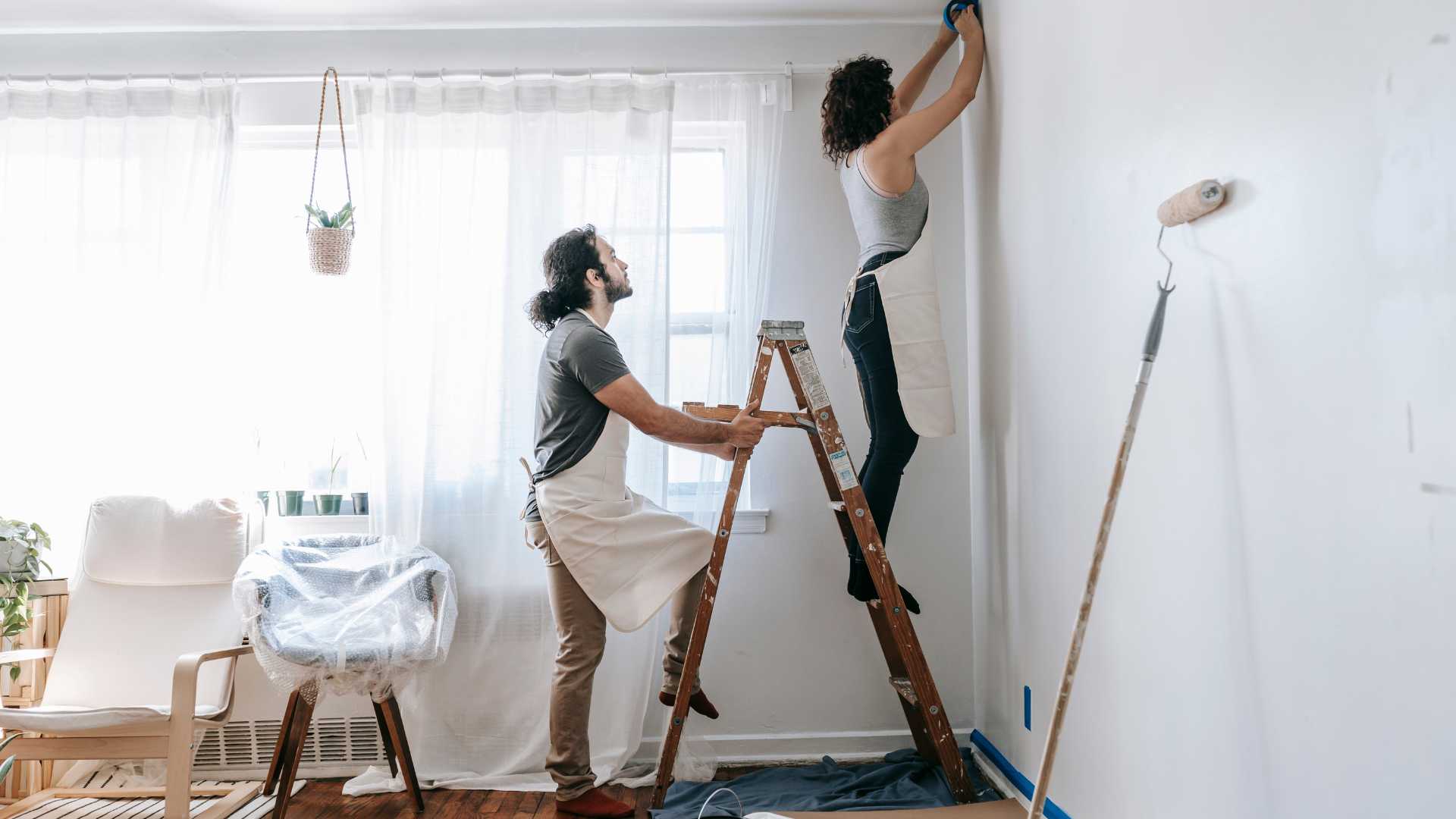 Couple qui rénove sa maison
