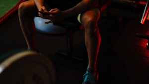 Homme à la salle de sport